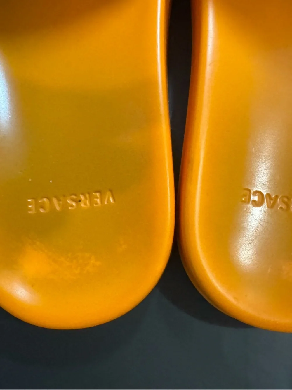 Versace 💯% Authentic Iconic Medusa luxurious flip-flops slipper sandals. — EUC